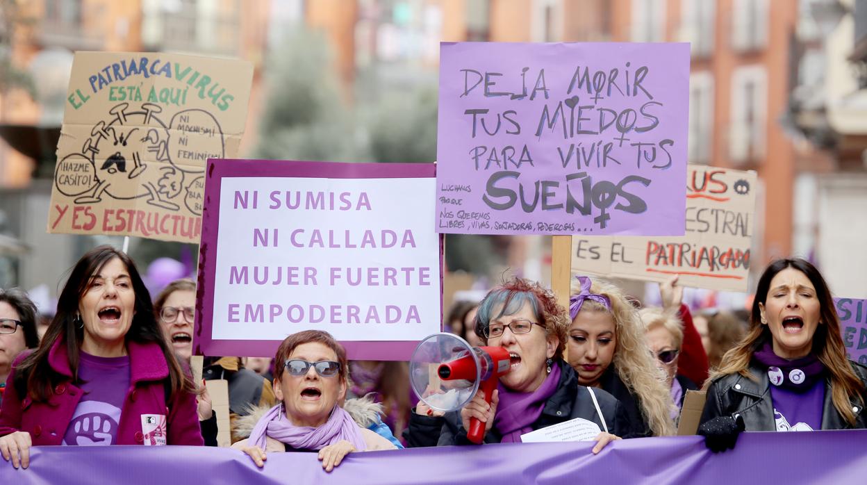 Castilla y León tiñe sus calles de morado en el Día de la Mujer