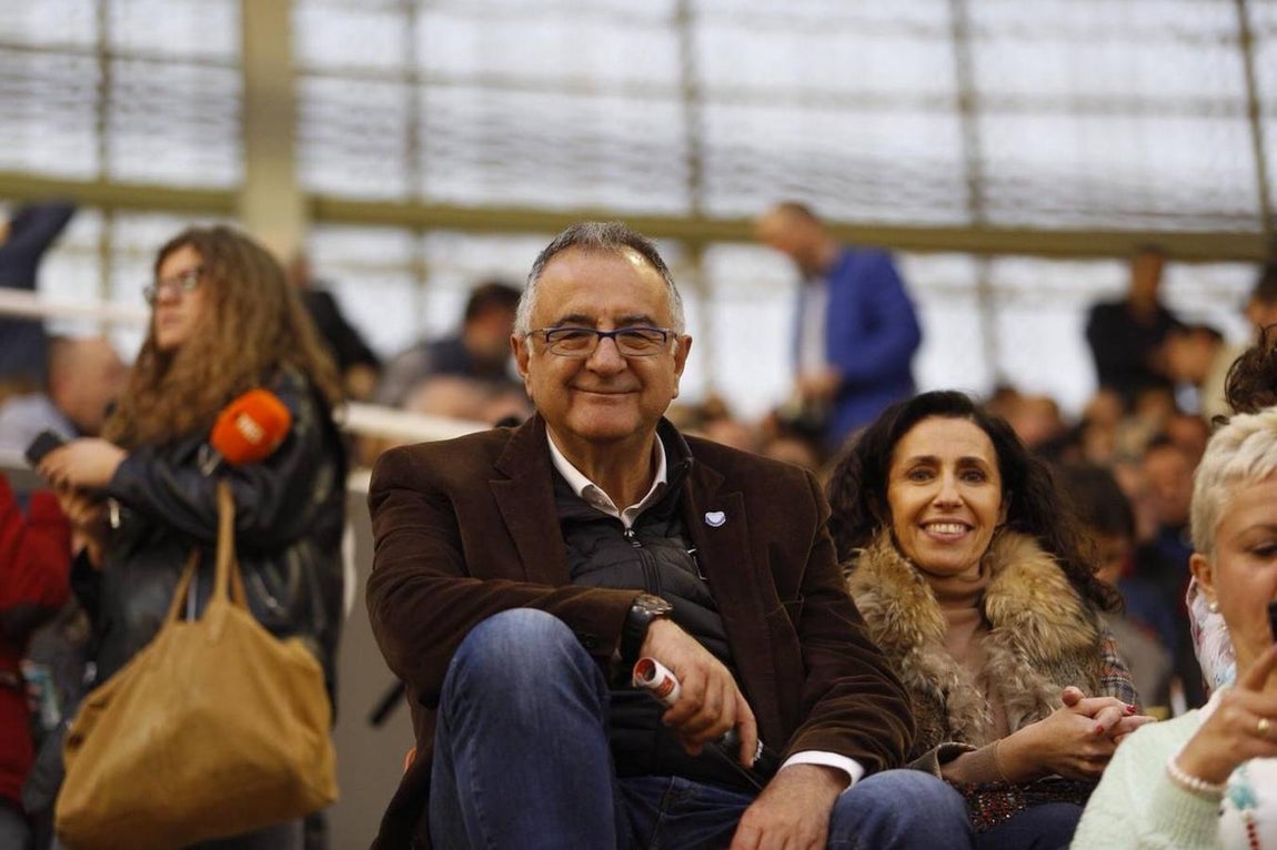El periodista deportivo, Roberto Gómez. 