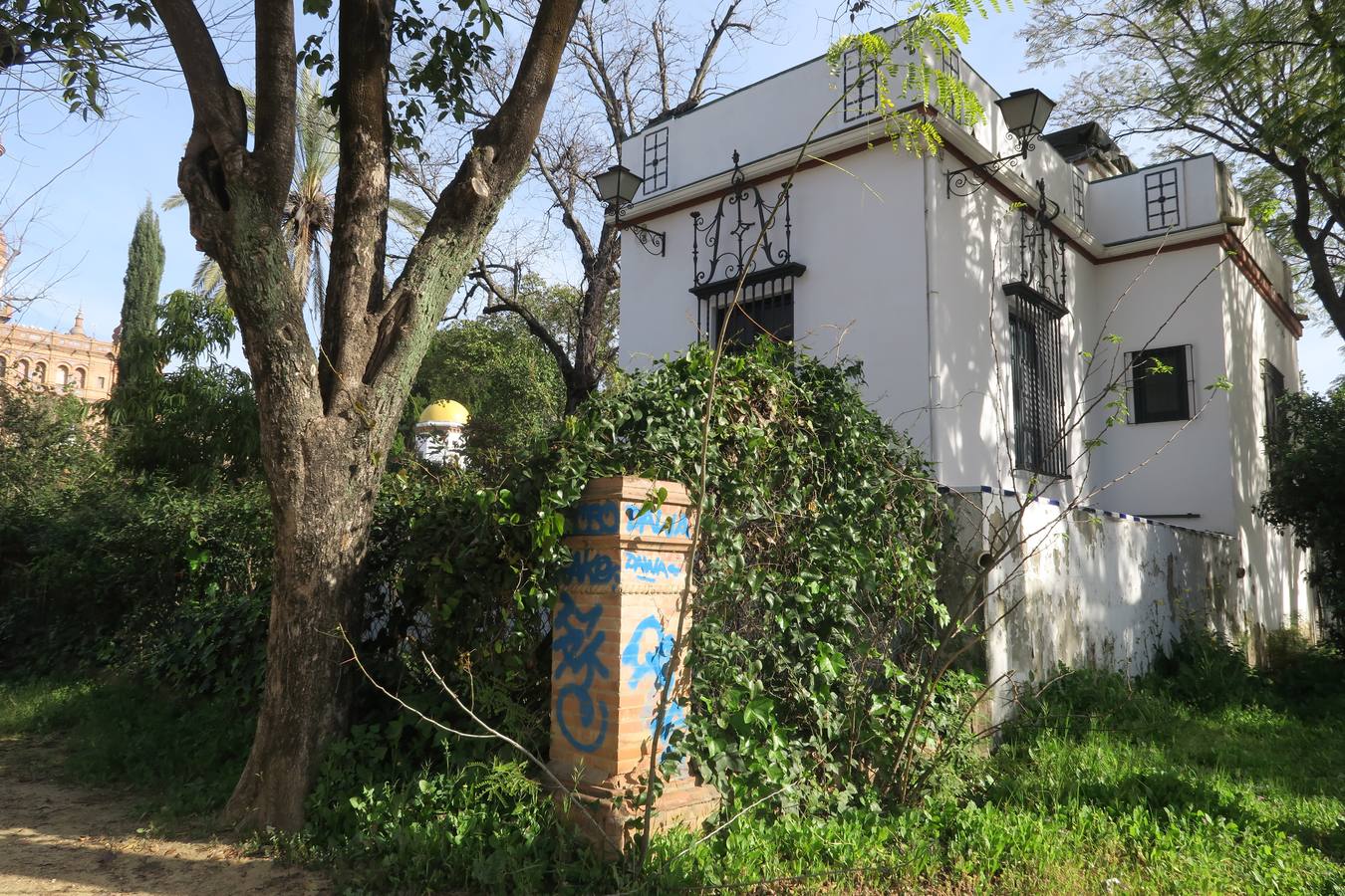 El abandono de parques y zonas verdes de Sevilla