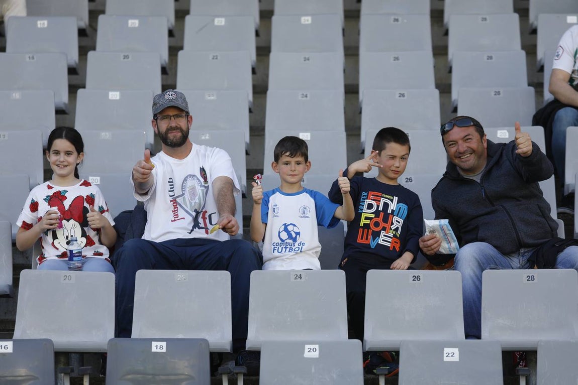 El ambiente en la grada del Córdoba CF-Cartagena, en imágenes