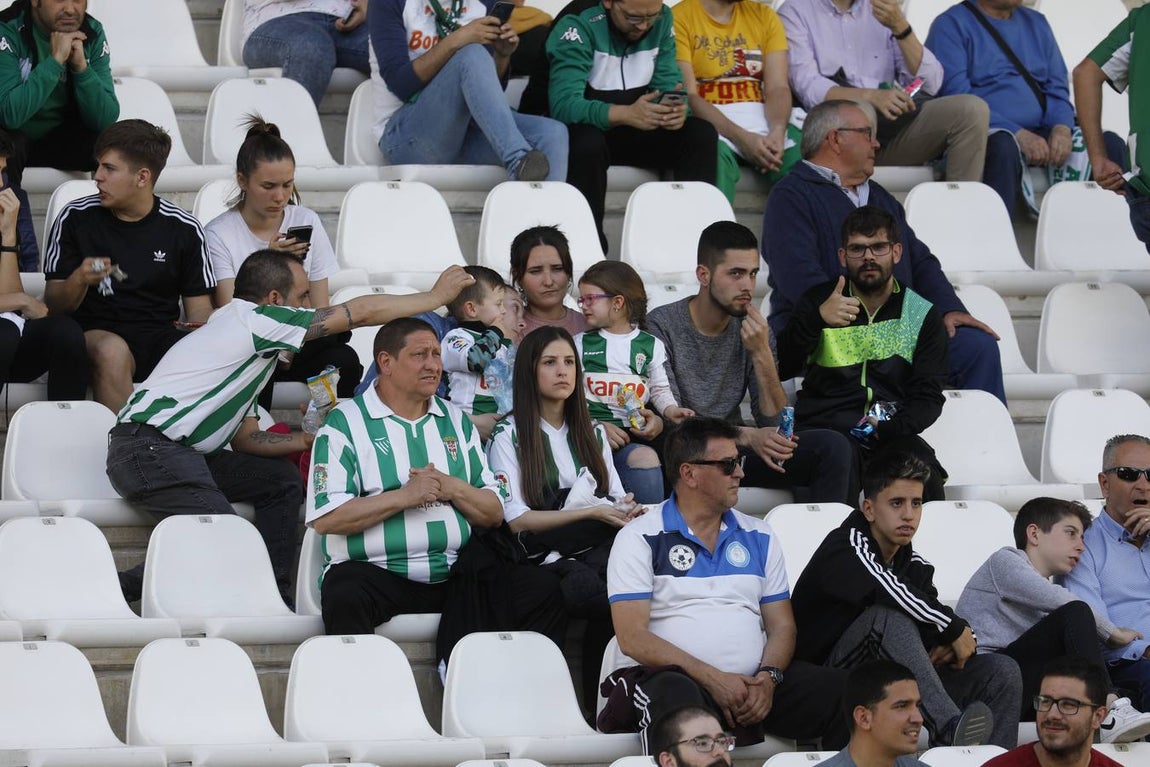 El ambiente en la grada del Córdoba CF-Cartagena, en imágenes