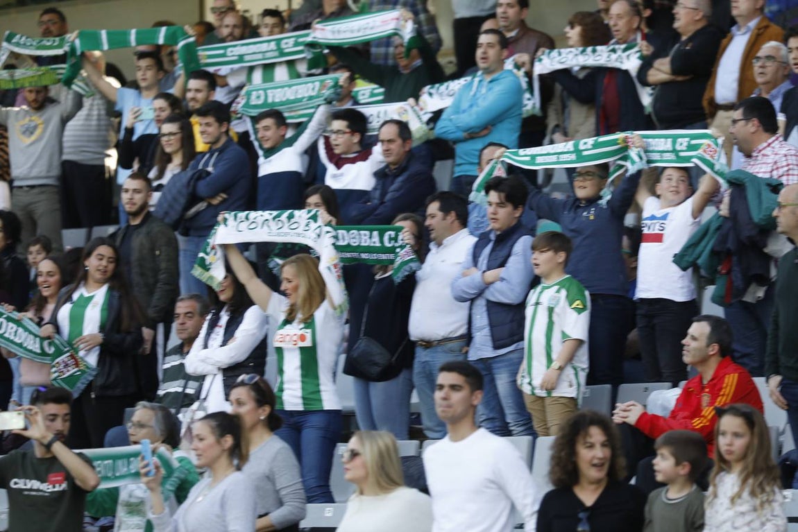 El ambiente en la grada del Córdoba CF-Cartagena, en imágenes