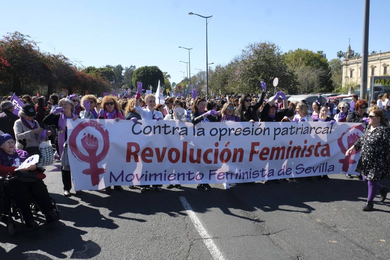 En imágenes, la marcha del Movimiento Feminista de Sevilla por el 8-M