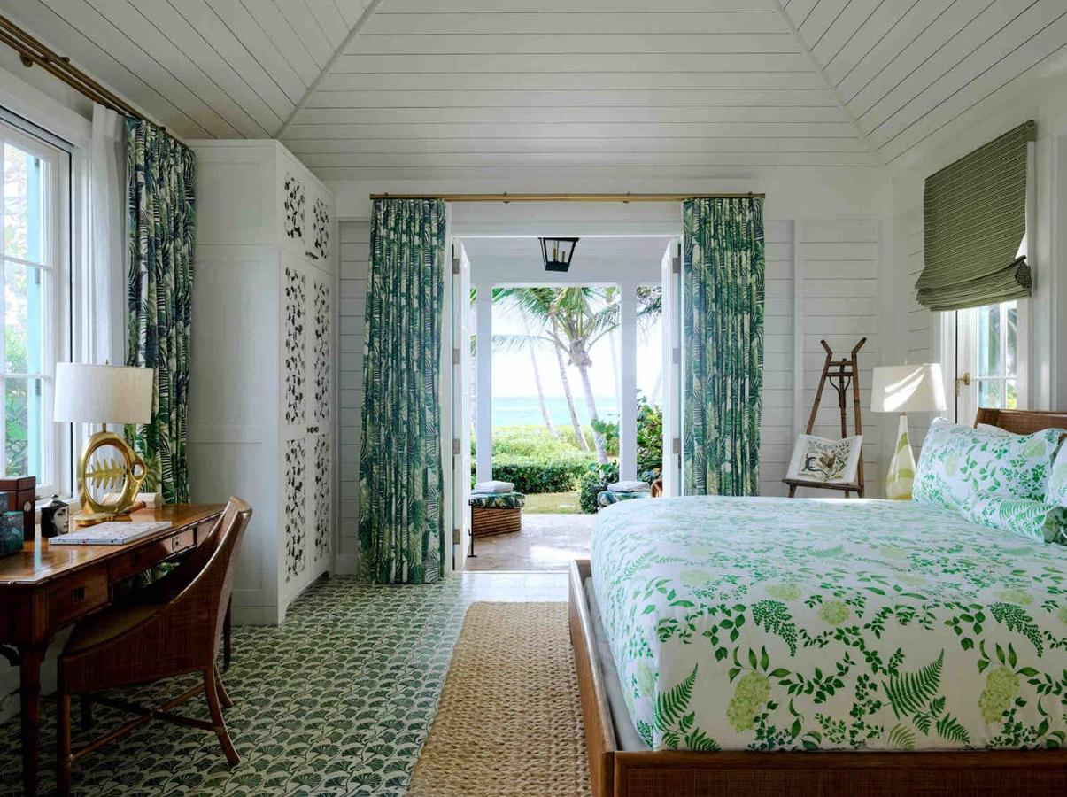 Todo está cuidado al detalle- La lujosa mansión de Kylie Jenner en Bahamas. Las habitaciones poseen cama XXL, baño con jacuzzi, balcón y ducha exterior además de las vistas panorámicas al Caribe.