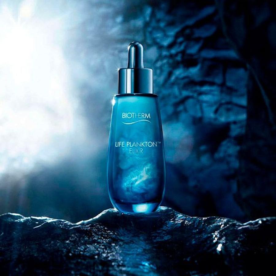 Sérum. Life Plankton Elixir es un sérum con ácido hialurónico y Life Plankton efecto anti-edad que regenera, repara y protege la piel. El primer paso de cualquier rutina, una dosis regeneradora para cualquier tipo de piel, con el increíble poder de transformar los 8 parámetros de la piel en tan solo 8 días para conseguir una piel visiblemente más joven. (Precio: 93€ / 50 ml)