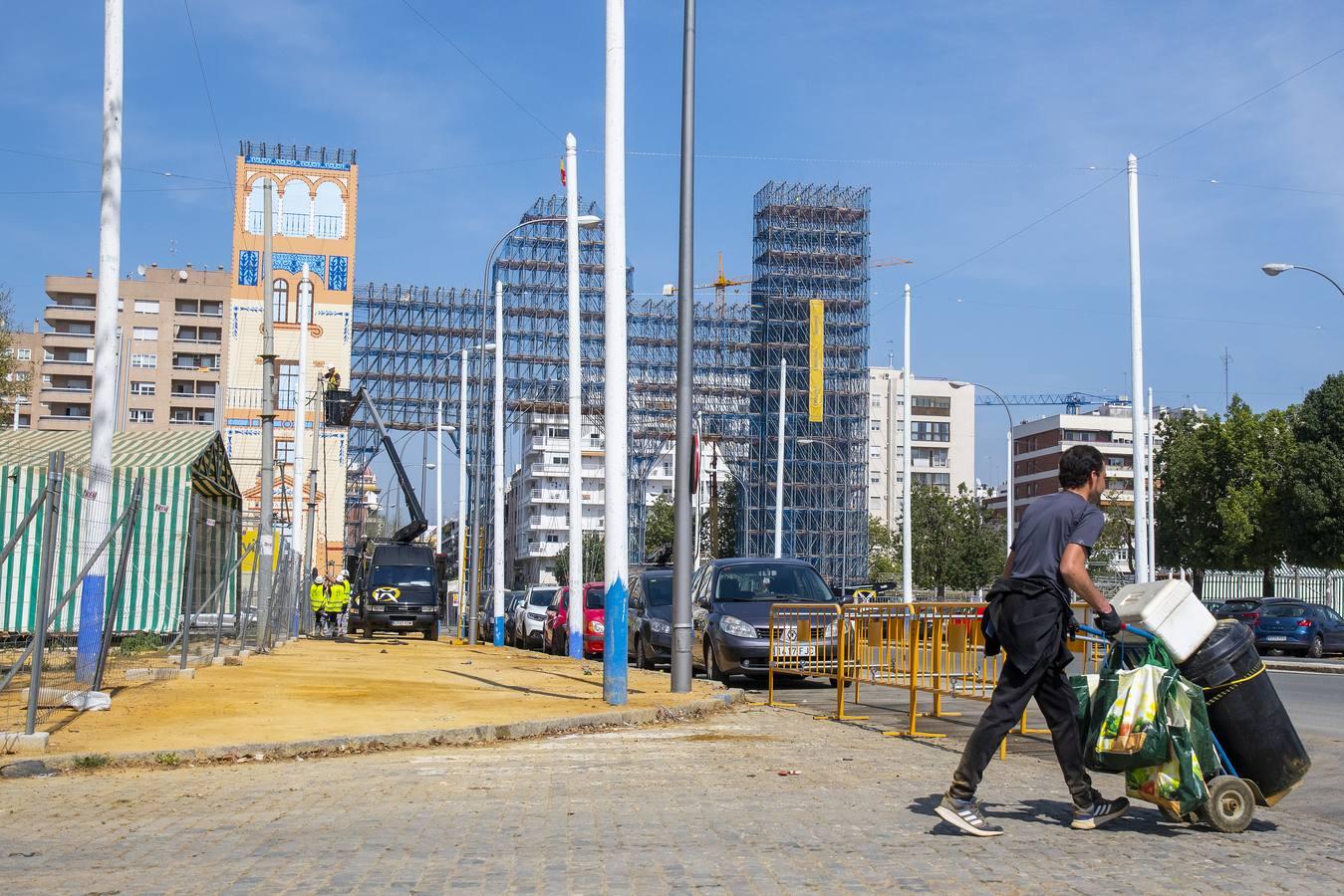 El montaje de la Feria de Abril sigue su curso pese al coronavirus