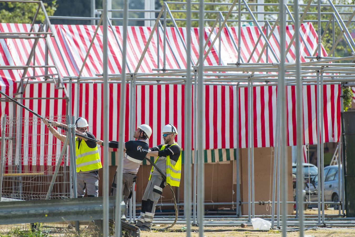 El montaje de la Feria de Abril sigue su curso pese al coronavirus