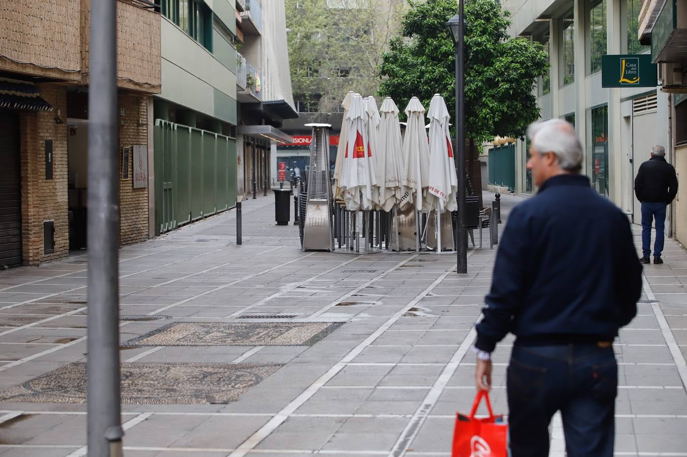 Comercios cerrados y calles vacías por el coronavirus en Córdoba