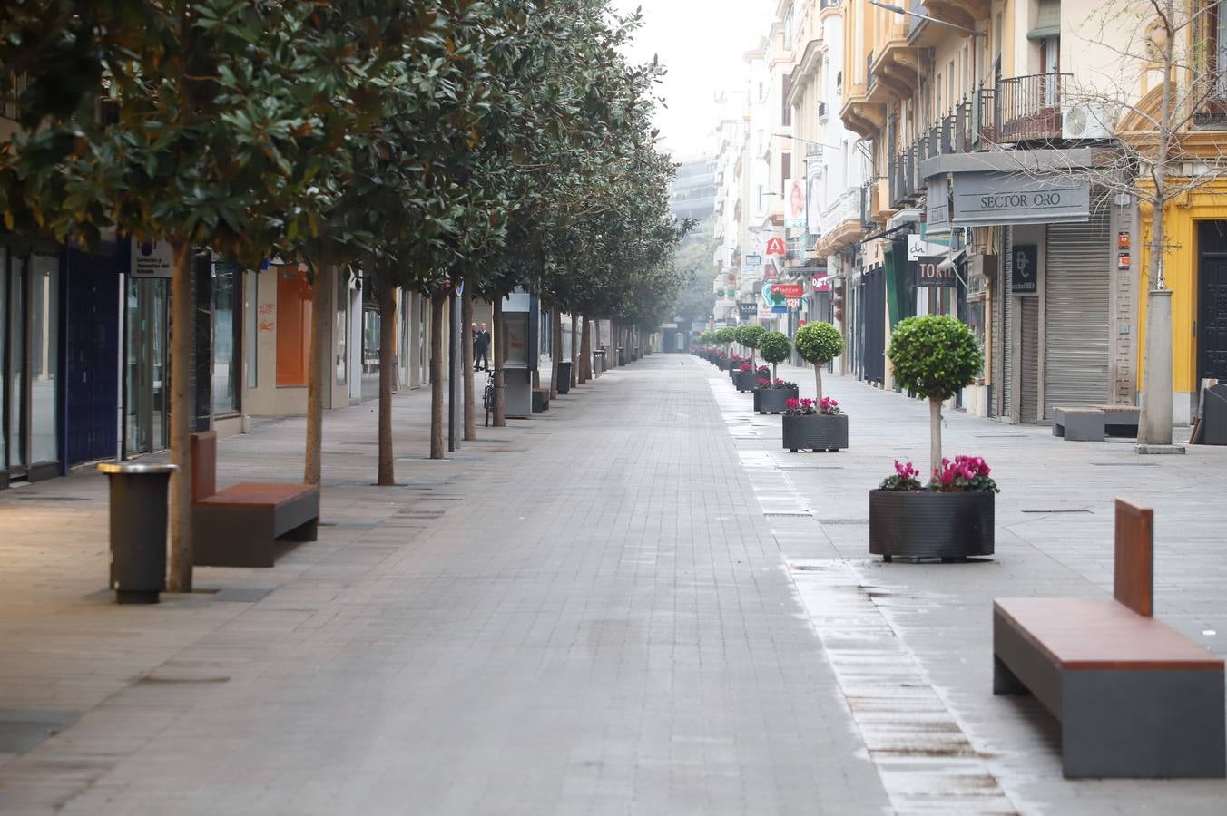 Comercios cerrados y calles vacías por el coronavirus en Córdoba