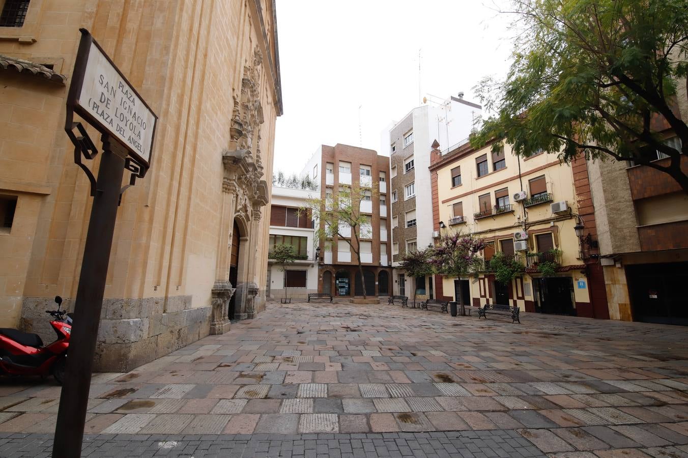 Comercios cerrados y calles vacías por el coronavirus en Córdoba