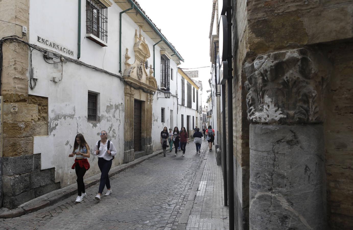 La calle Encarnación de Córdoba, en imágenes