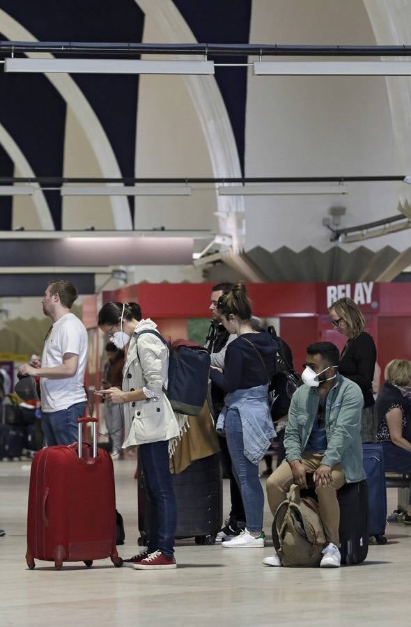 En imágenes, ambiente en el aeropuerto de Sevilla