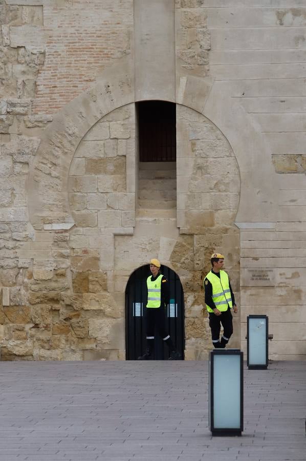 El despliegue de la UME en las arterias y monumentos de Córdoba, en imágenes