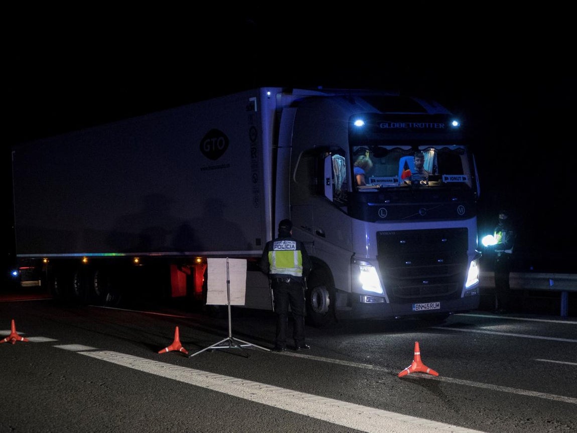 Ayamonte. Uno de los nueve puntos de control establecidos entre las autoridades españolas y portuguesas, el de la localidad onnubense de Ayamonte, a primera hora de esta mañana