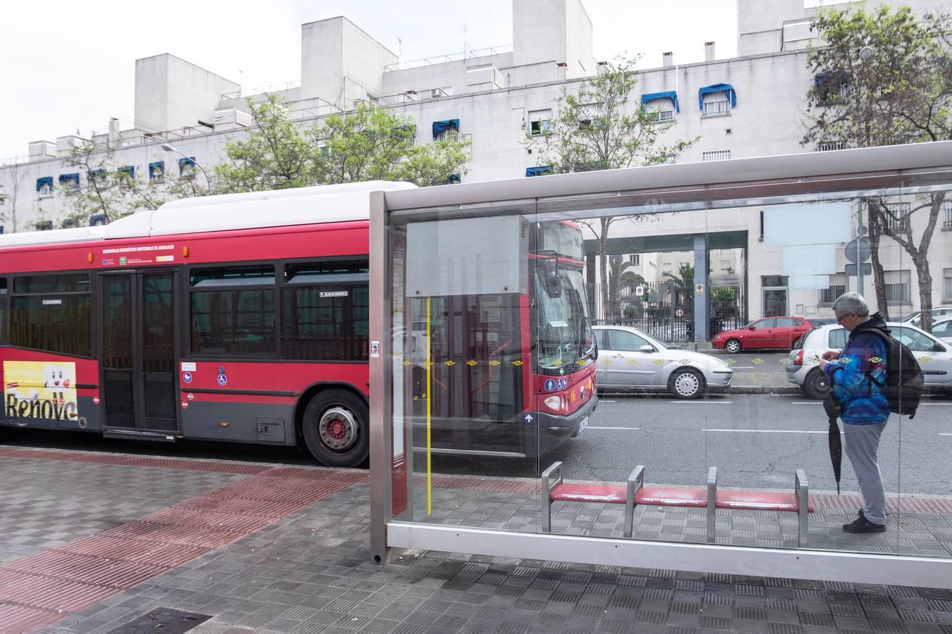 En imágenes, el coronavirus vacía los autobuses de Sevilla