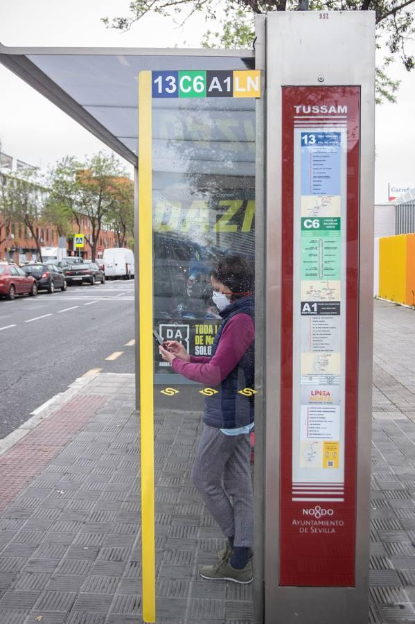 En imágenes, el coronavirus vacía los autobuses de Sevilla