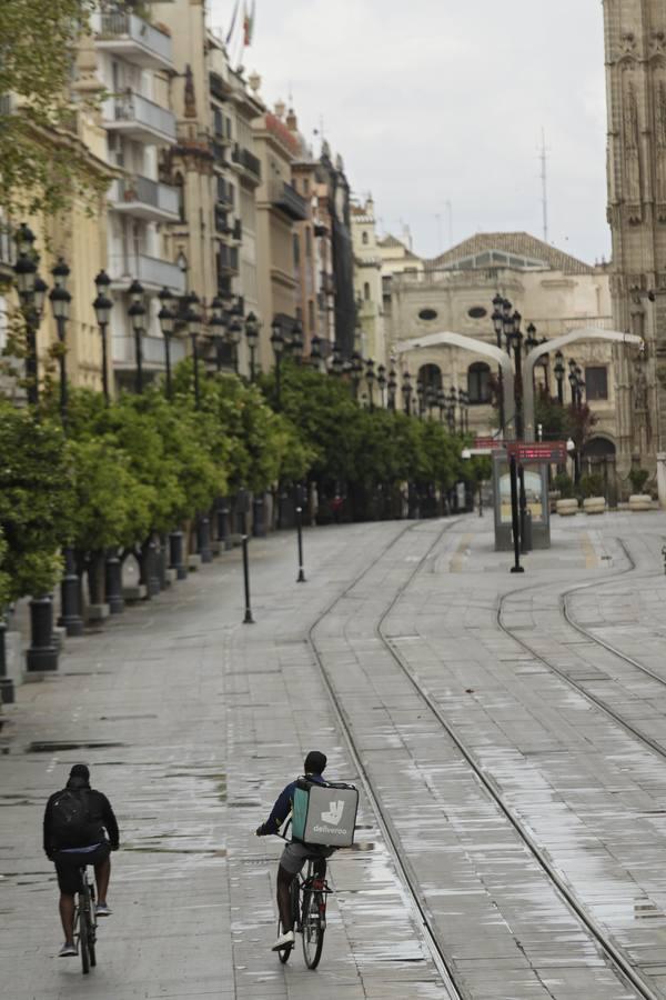 El coronavirus convierte a Sevilla en una ciudad fantasma