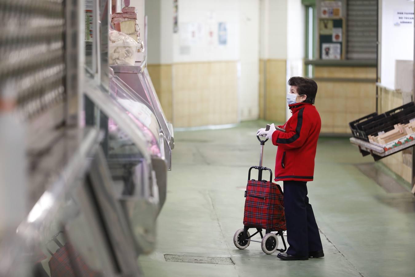 Las calles, mercados y quioscos de Córdoba con el coronavirus, en imágenes