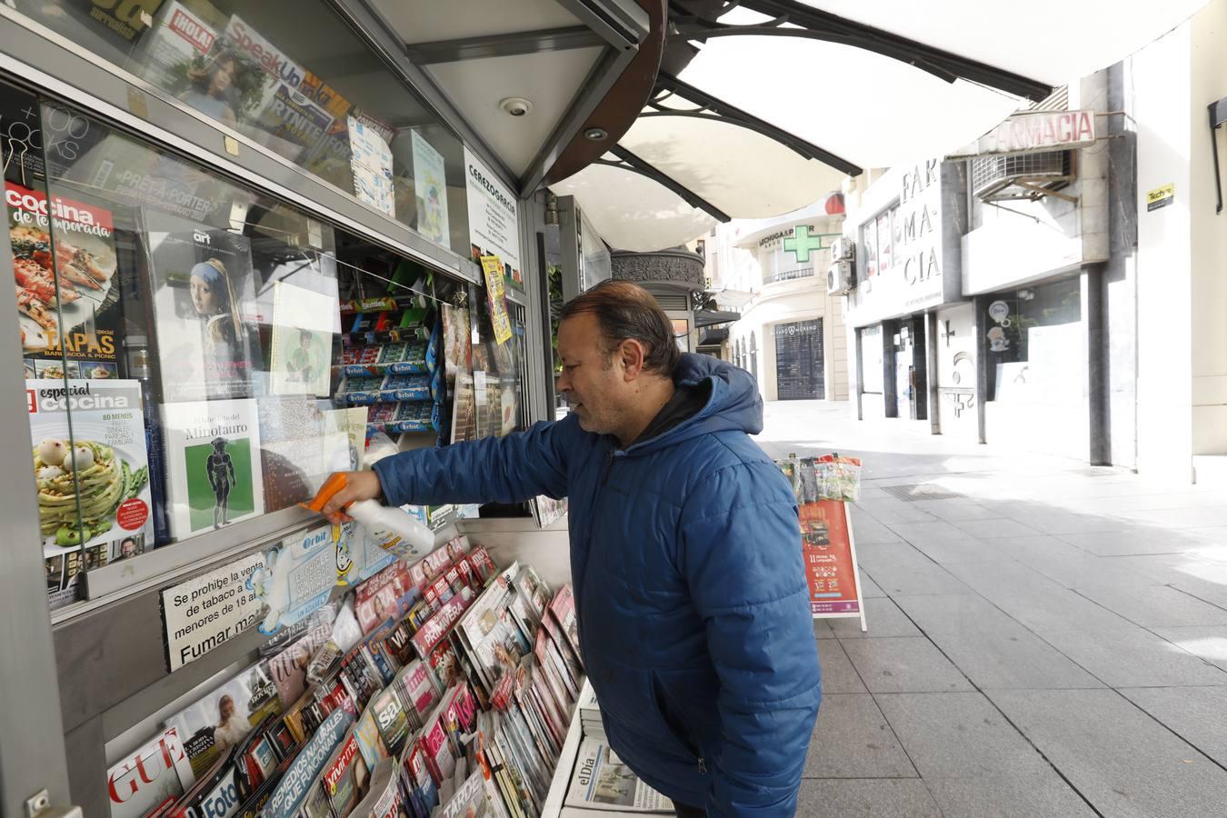 Las calles, mercados y quioscos de Córdoba con el coronavirus, en imágenes