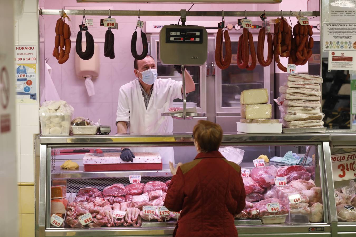 Las calles, mercados y quioscos de Córdoba con el coronavirus, en imágenes