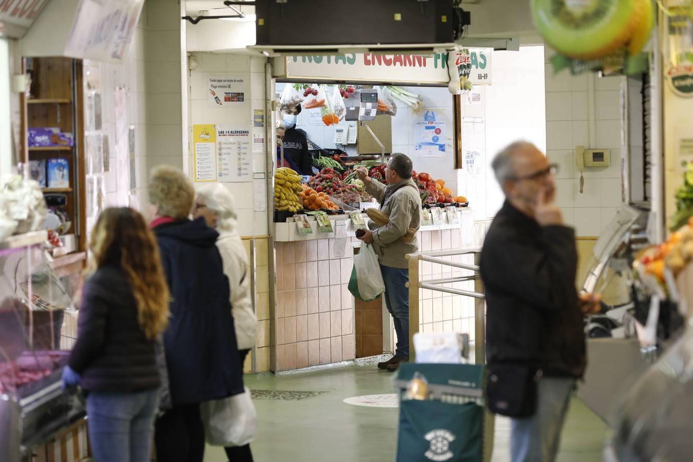 Las calles, mercados y quioscos de Córdoba con el coronavirus, en imágenes