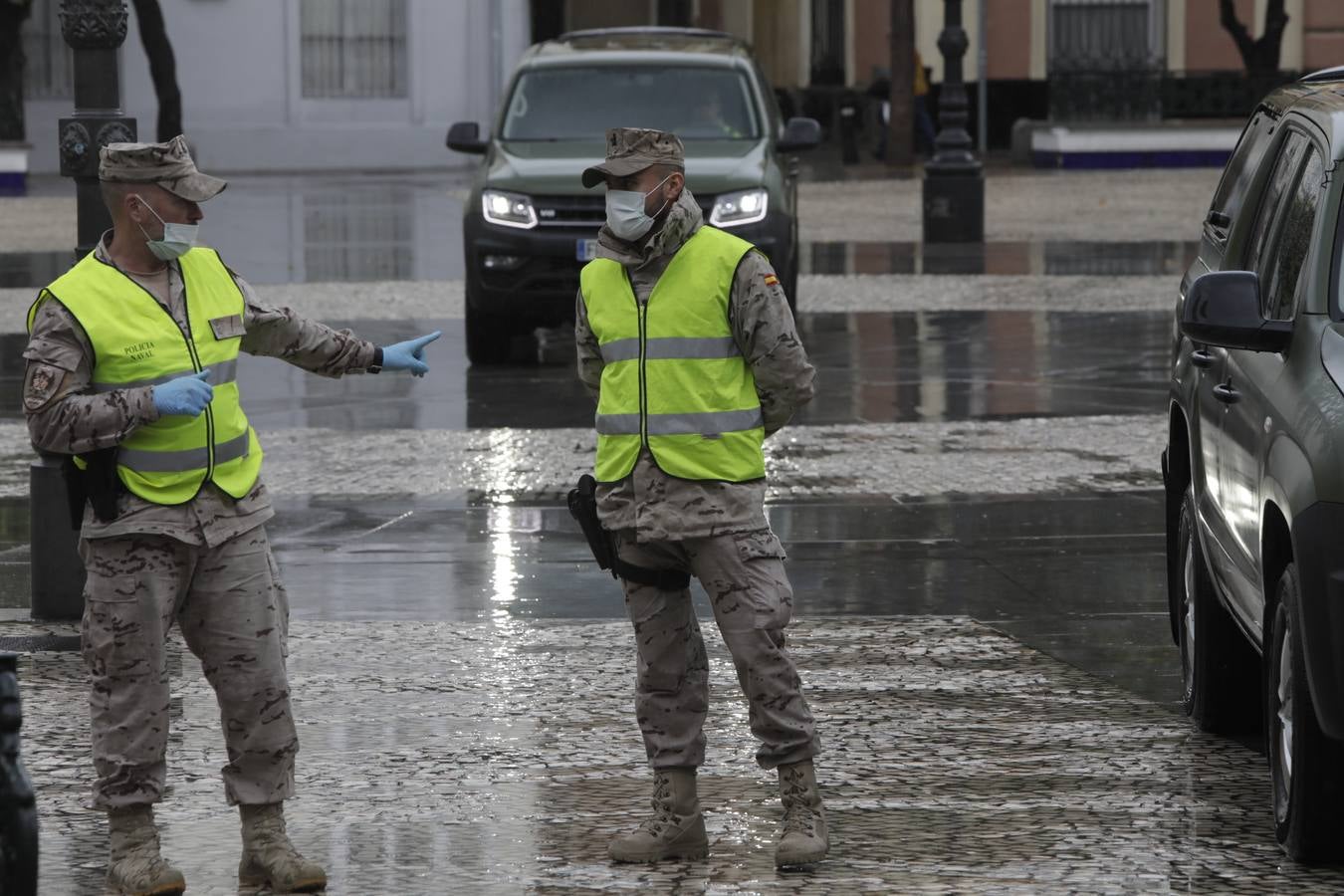 FOTOS: los militares patrullan las calles, estaciones y hospitales de la Bahía de Cádiz