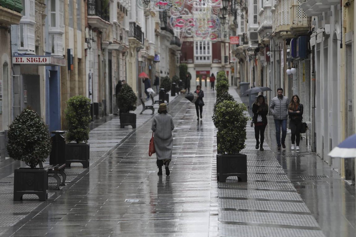 FOTOS: los militares patrullan las calles, estaciones y hospitales de la Bahía de Cádiz