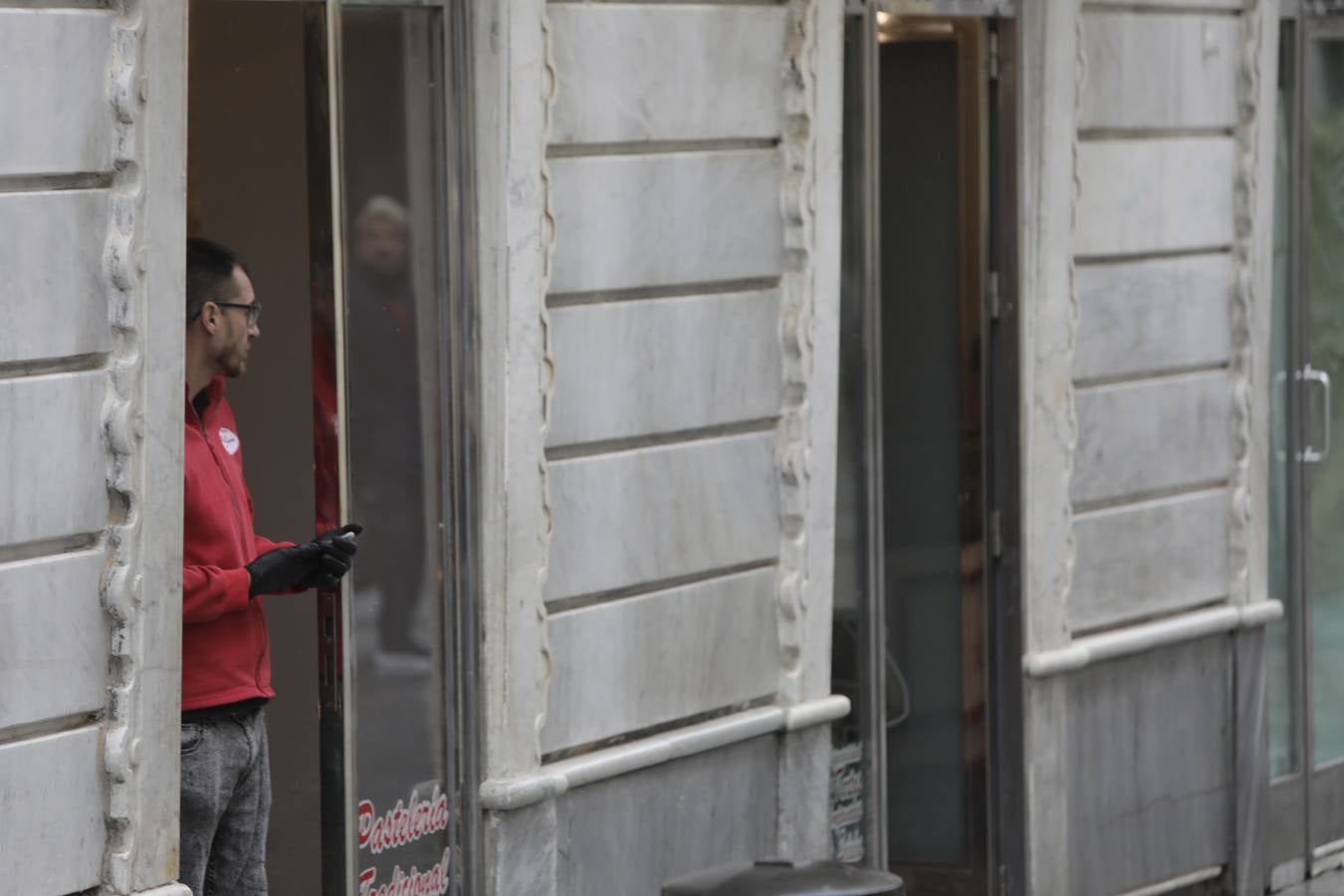 FOTOS: los militares patrullan las calles, estaciones y hospitales de la Bahía de Cádiz