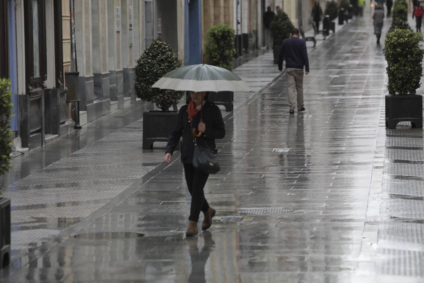 FOTOS: los militares patrullan las calles, estaciones y hospitales de la Bahía de Cádiz