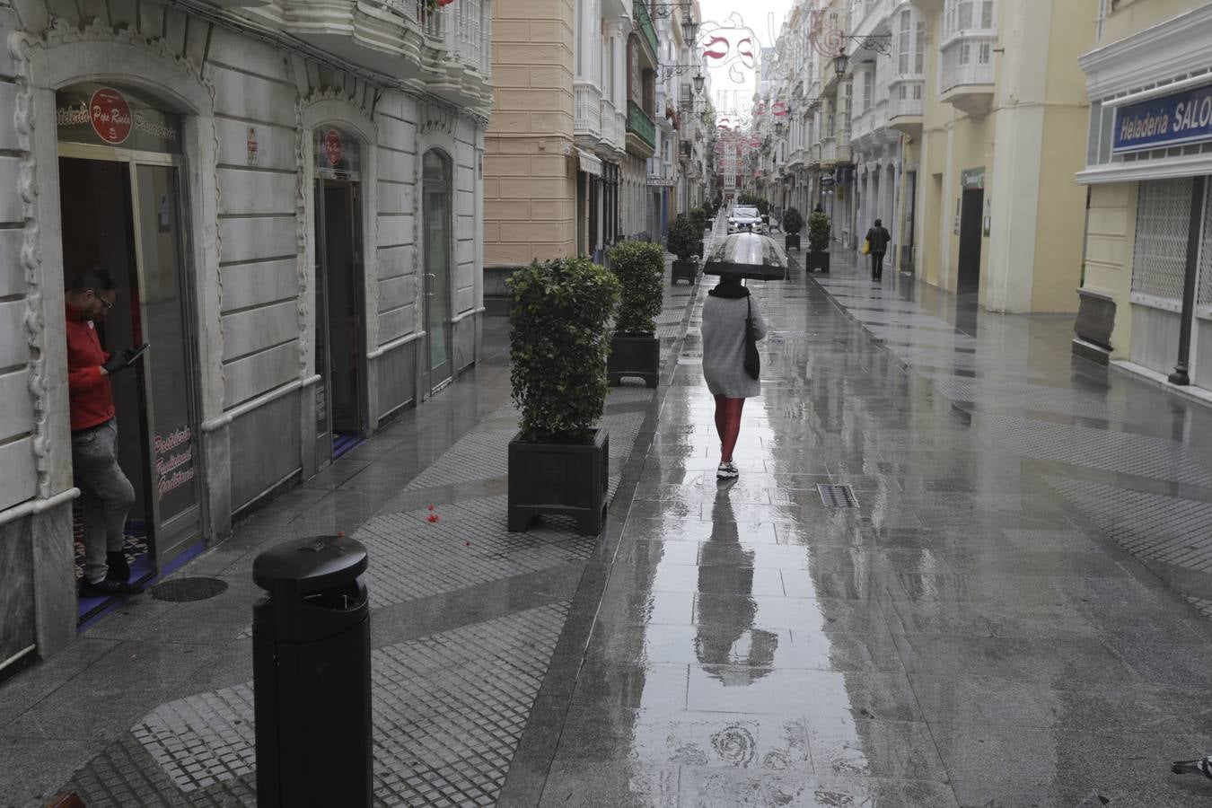 FOTOS: los militares patrullan las calles, estaciones y hospitales de la Bahía de Cádiz