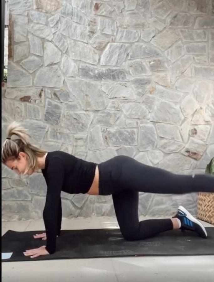 Laura Escanes. La «influencer» aprovecha el tiempo que le deja su bebé, de seis meses, para hacer ejercicio o leer. También  para responder a través de sus redes sociales a las preguntas de sus seguidores más curiosos.