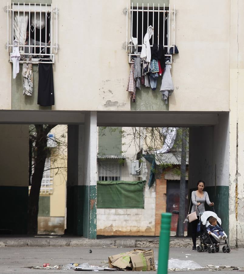 Coronavirus en Sevilla: Así se vive el estado de alarma en las Tres Mil Viviendas, el Vacie y Los Pajaritos