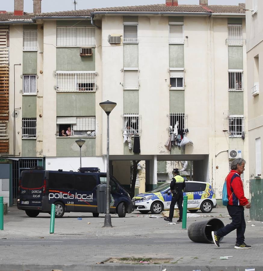 Coronavirus en Sevilla: Así se vive el estado de alarma en las Tres Mil Viviendas, el Vacie y Los Pajaritos