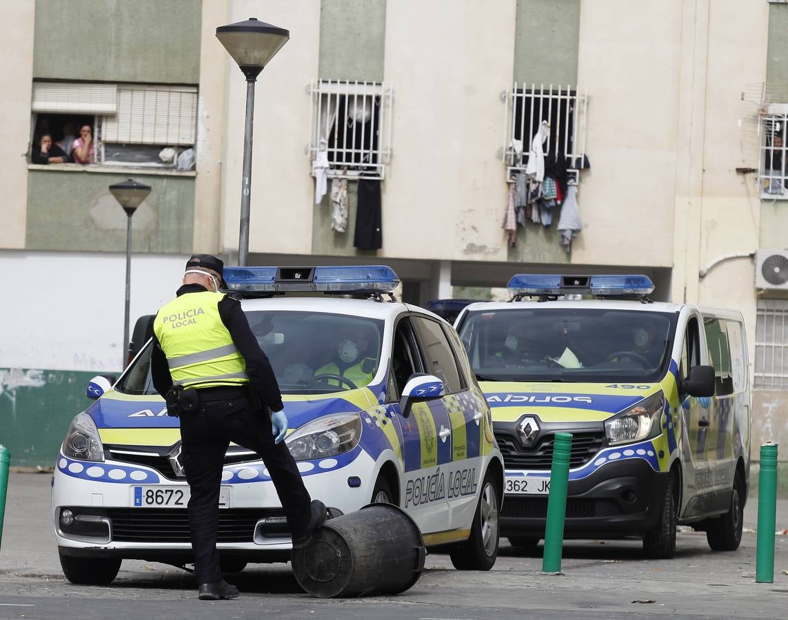 Coronavirus en Sevilla: Así se vive el estado de alarma en las Tres Mil Viviendas, el Vacie y Los Pajaritos