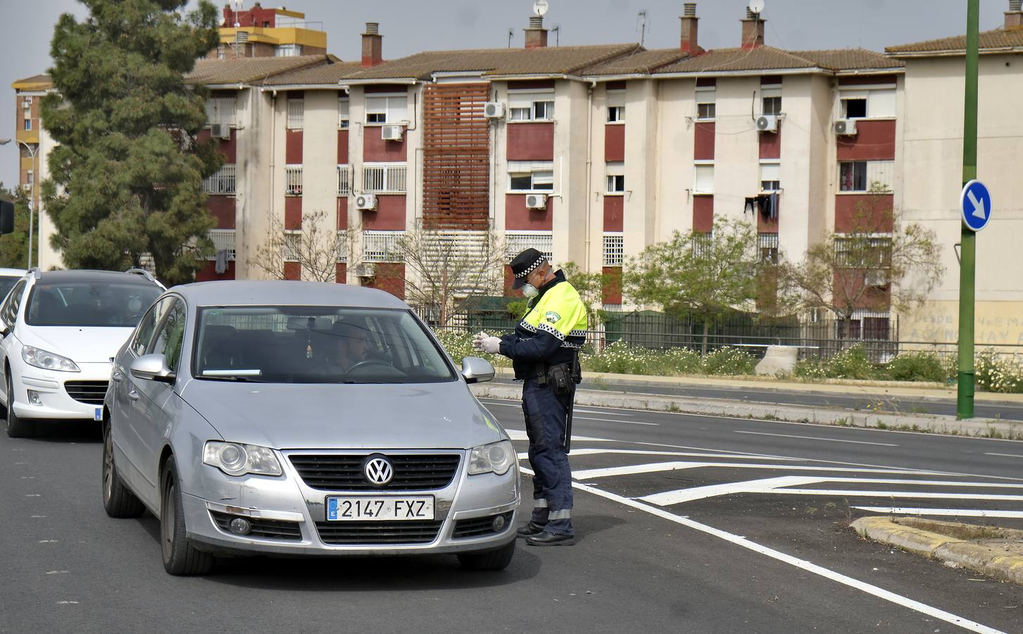 La Policía Local controla en Sevilla el cumplimiento de las normas del estado de alarma por coronavirus