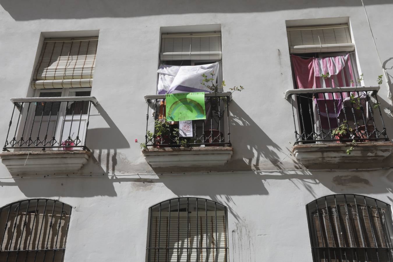 Imágenes: Los mensajes de optimismo de Cádiz en su batalla contra el coronavirus