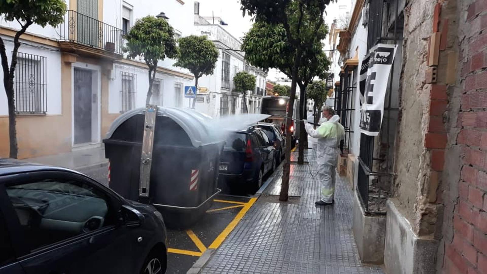 FOTOS: Los municipios de Cádiz intensifican la desinfección de sus calles por el coronavirus