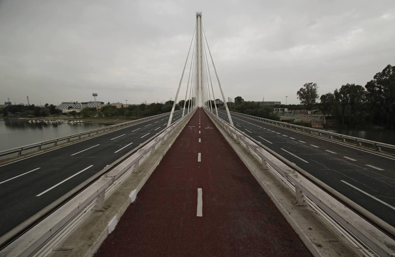 Coronavirus en Sevilla: puentes a ninguna parte