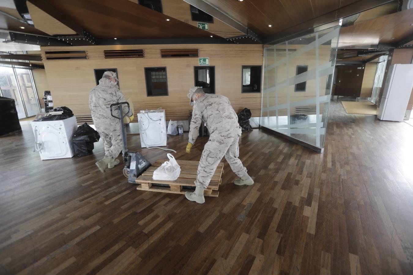 FOTOS: El Ejército monta un albergue para alojar a los &#039;sin techo&#039; de Cádiz en menos de 24 horas