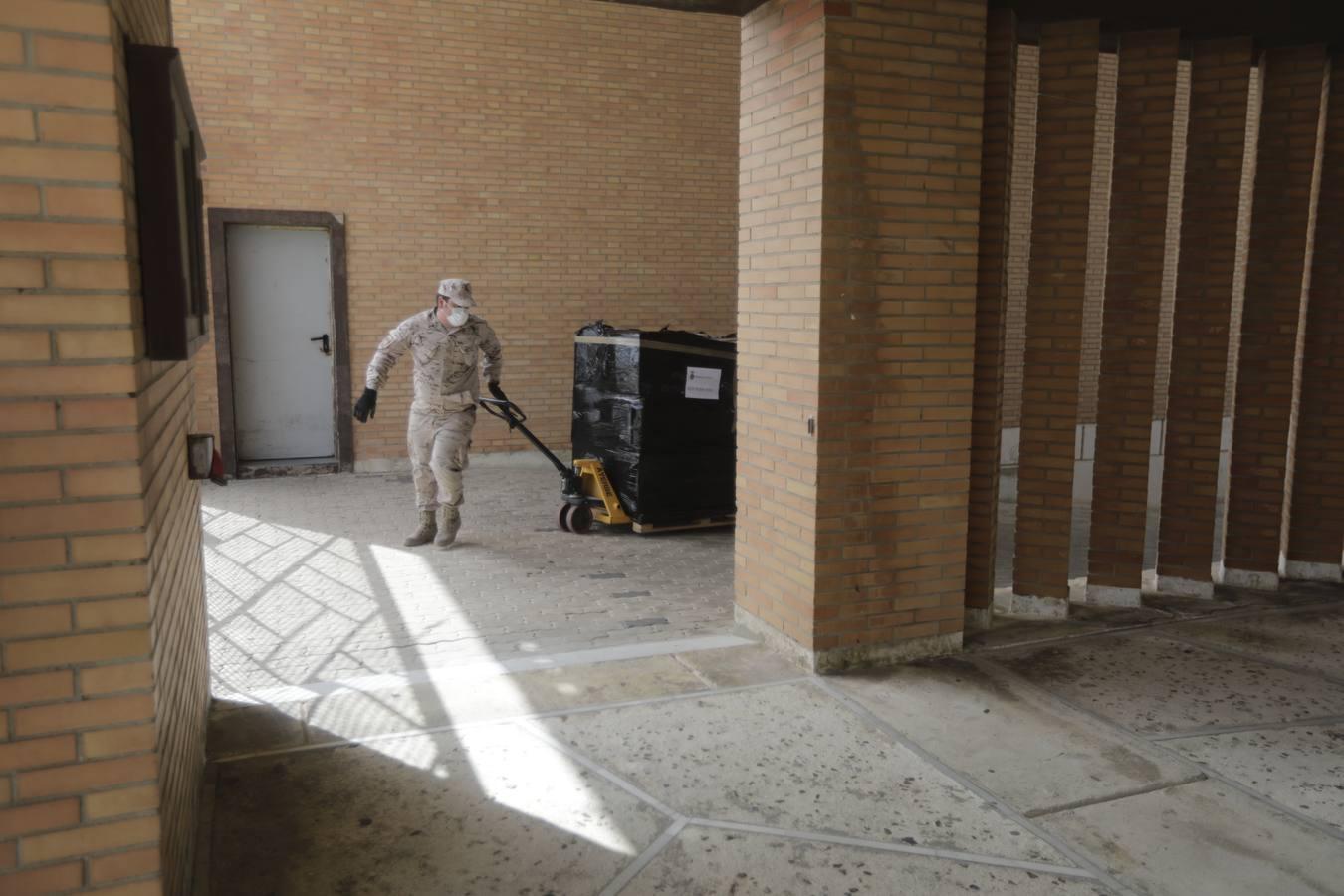 FOTOS: El Ejército monta un albergue para alojar a los &#039;sin techo&#039; de Cádiz en menos de 24 horas