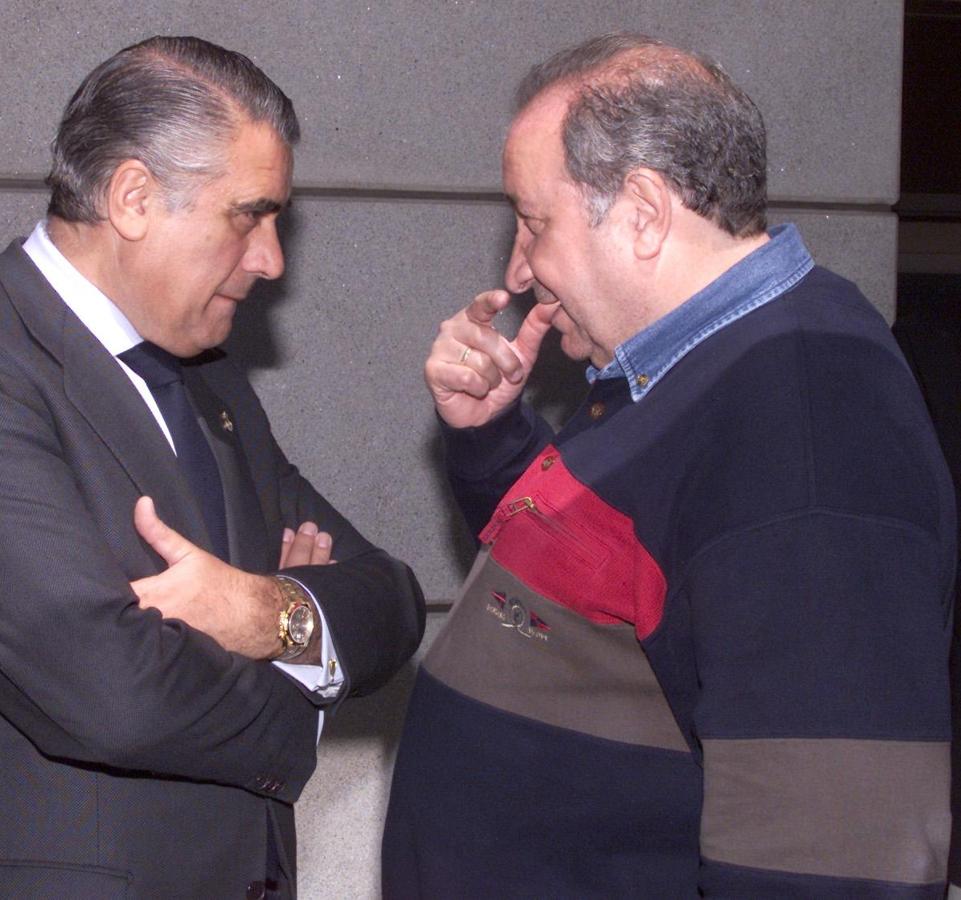 Sanz y Jesús Gil, en la capilla ardiente de Antonio Asensio en 2001. 