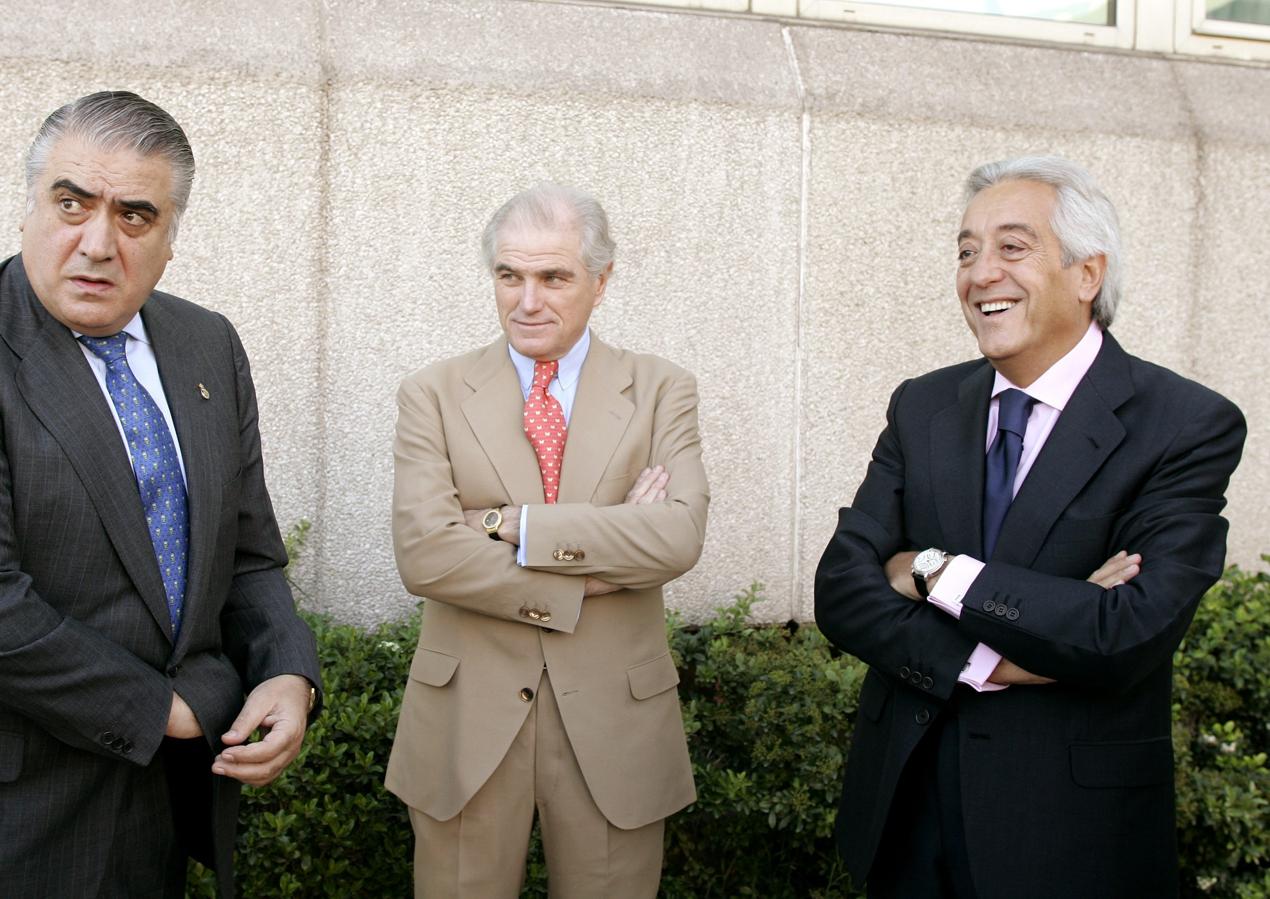 Visita a la Casa ABC de los candidatos a la presidencia del Madrid en 2006. En la imagen, Sanz y Calderón. 