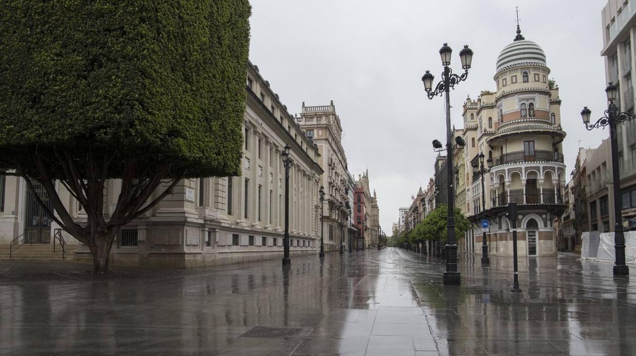 En imágenes, el coronavirus y la lluvia traen una estampa fantasmal de Sevilla