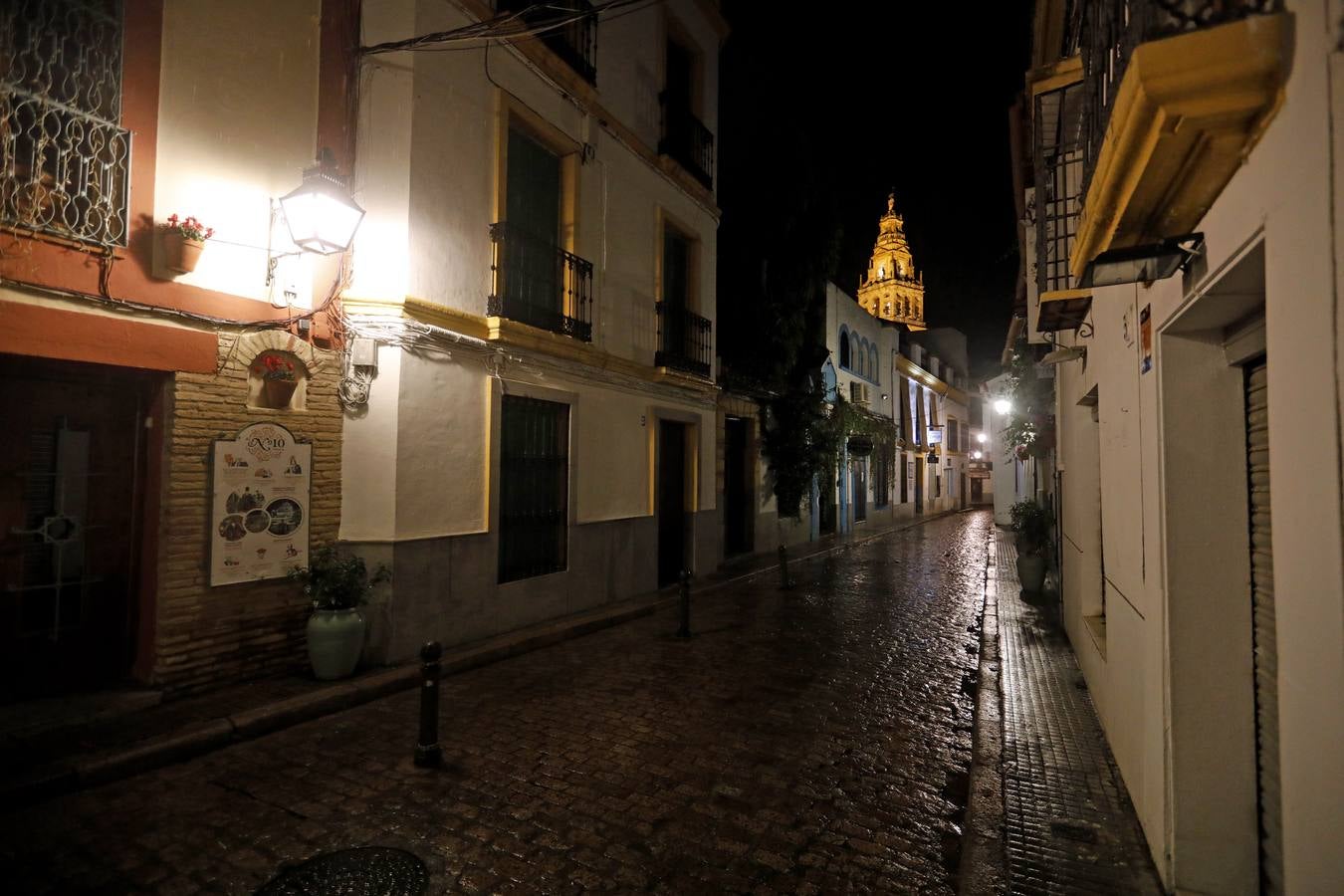 La Córdoba nocturna del coronavirus, en imágenes