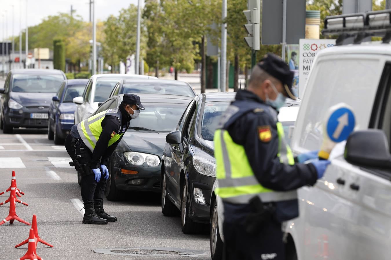 La Policía vigila que se cumpla el estado de alarma en Córdoba, en imágenes