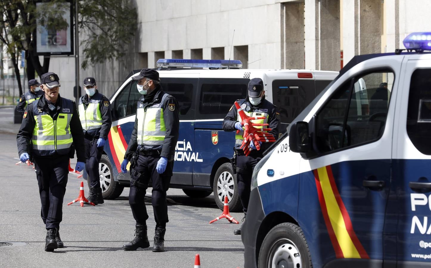 La Policía vigila que se cumpla el estado de alarma en Córdoba, en imágenes