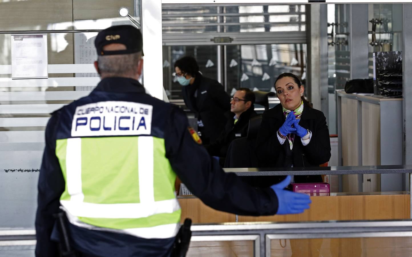 La Policía vigila que se cumpla el estado de alarma en Córdoba, en imágenes