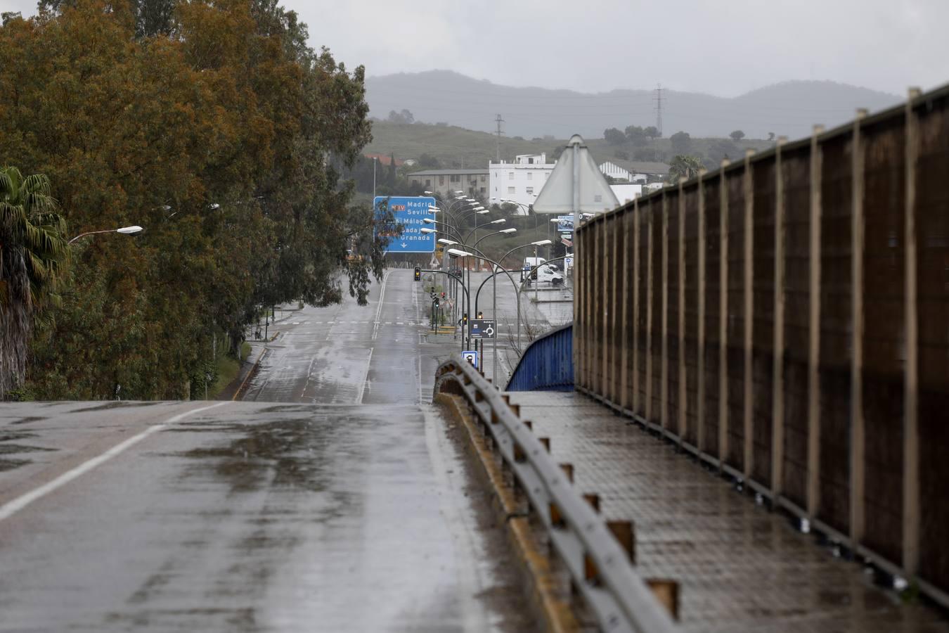 Las calles desiertas de un domingo de coronavirus en Córdoba, en imágenes