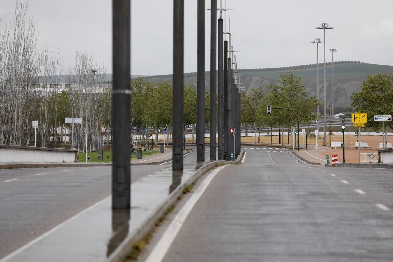 Las calles desiertas de un domingo de coronavirus en Córdoba, en imágenes