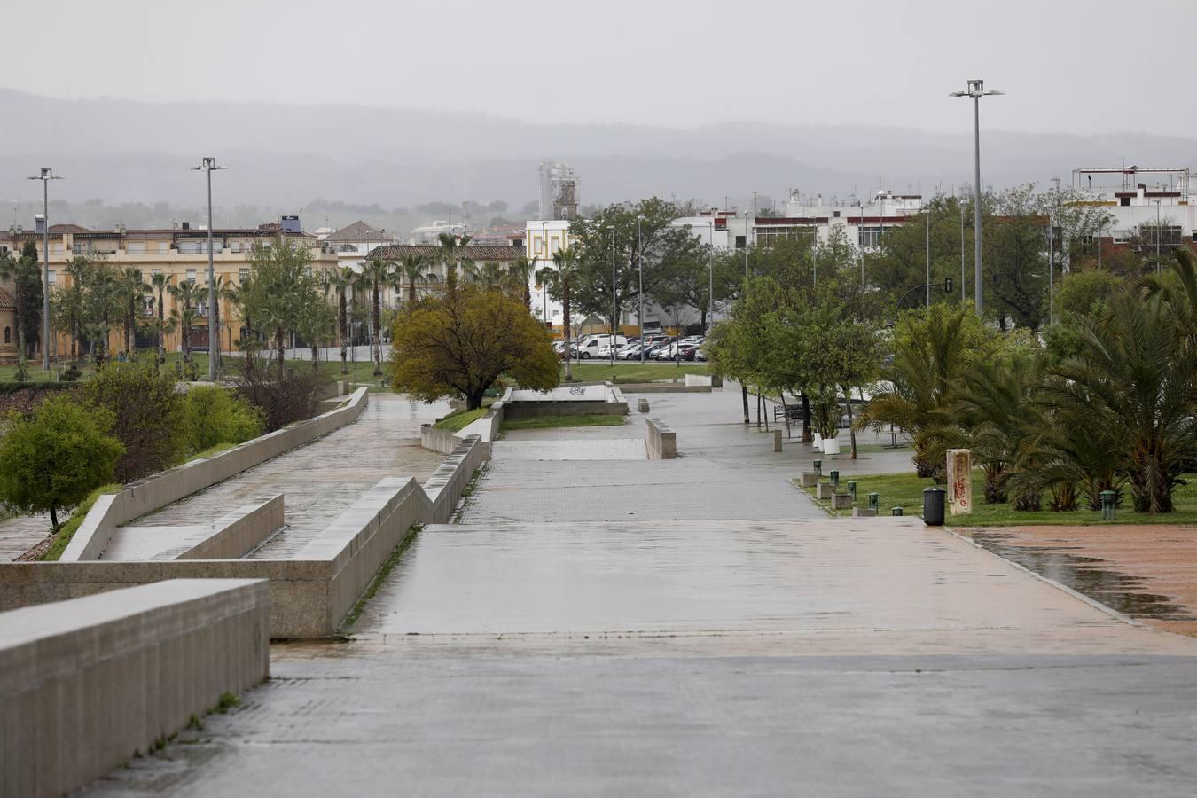 Las calles desiertas de un domingo de coronavirus en Córdoba, en imágenes